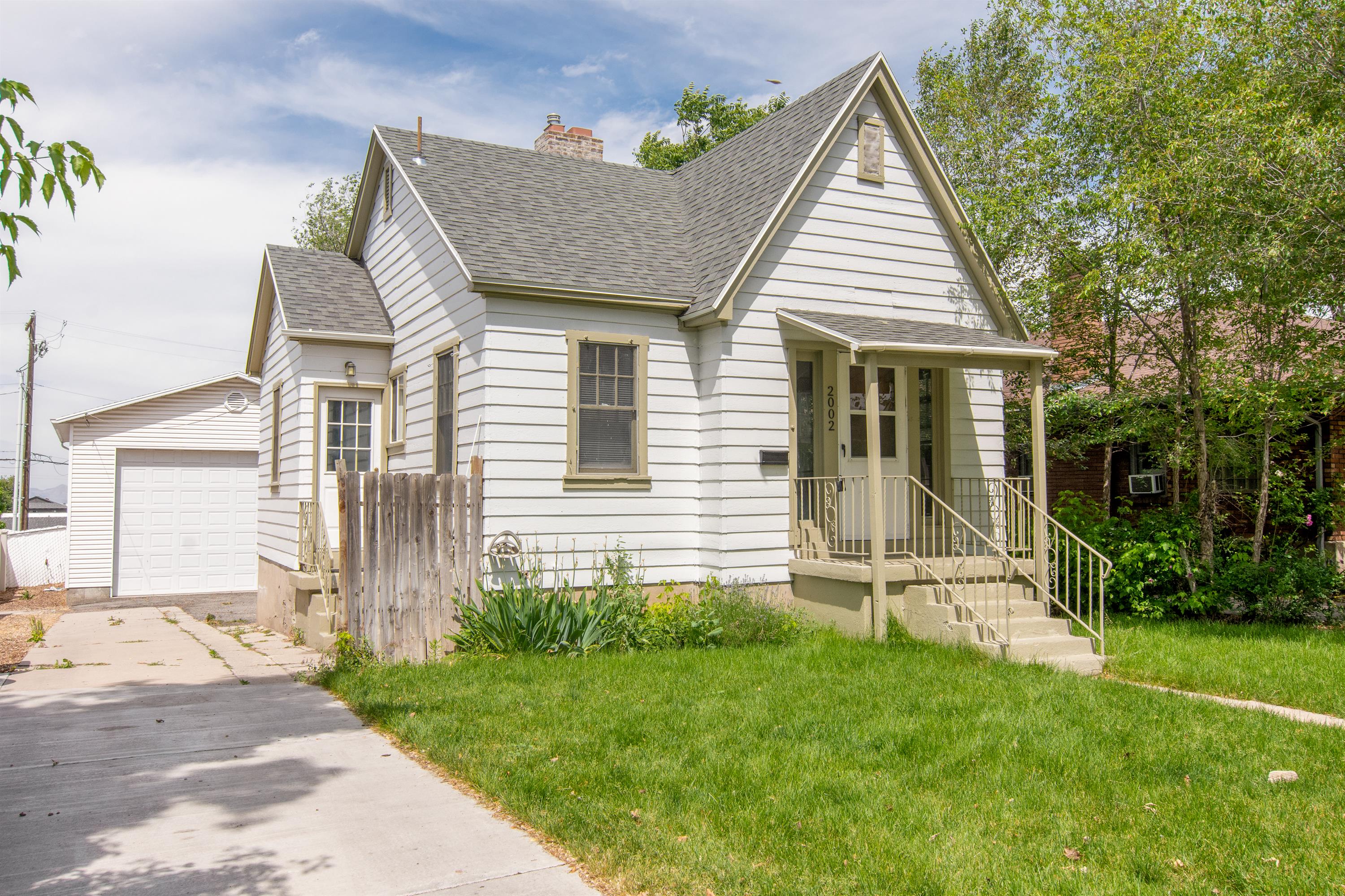 2002 S View St